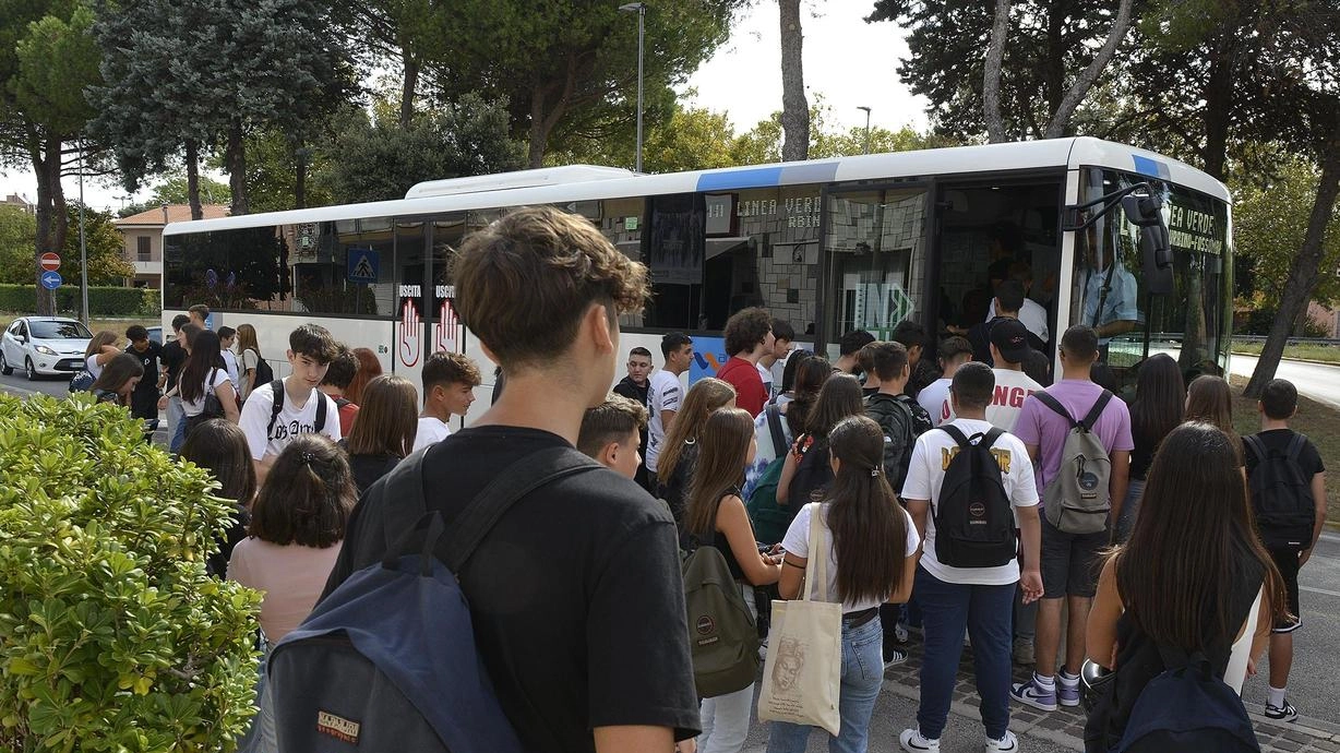 Oggi la prima campanella per 45.345 studenti della provincia: ecco i nodi degli edifici. Intanto pesa il calo demografico: -20% di iscritti in 5 anni negli asili, -14,4% alla primaria .