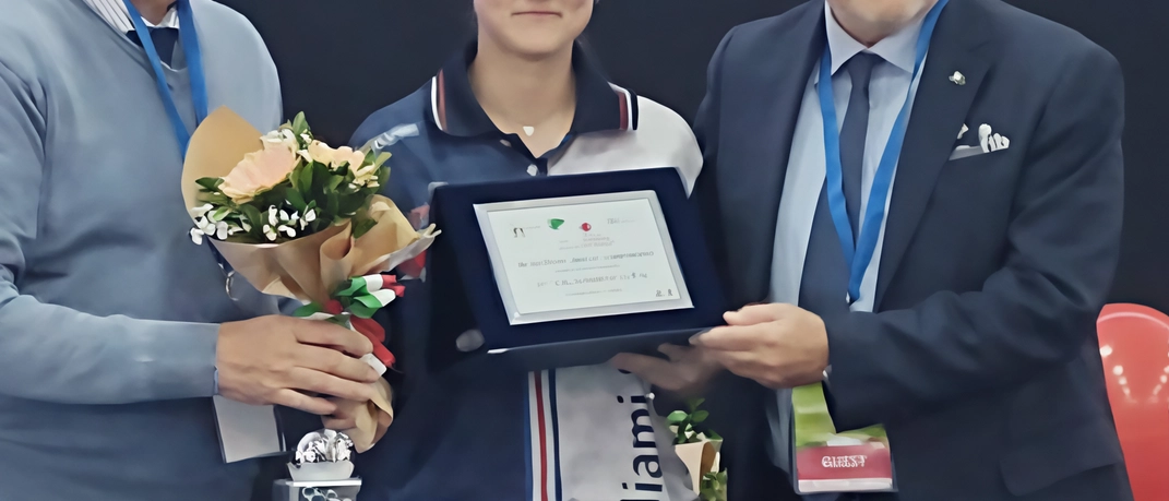 Sofia Pistolesi, giovane talento della Bocciofila Morrovalle, conquista l'argento al Master dei campioni a Cosenza, aggiungendo un altro successo alla sua carriera nel tiro di precisione.