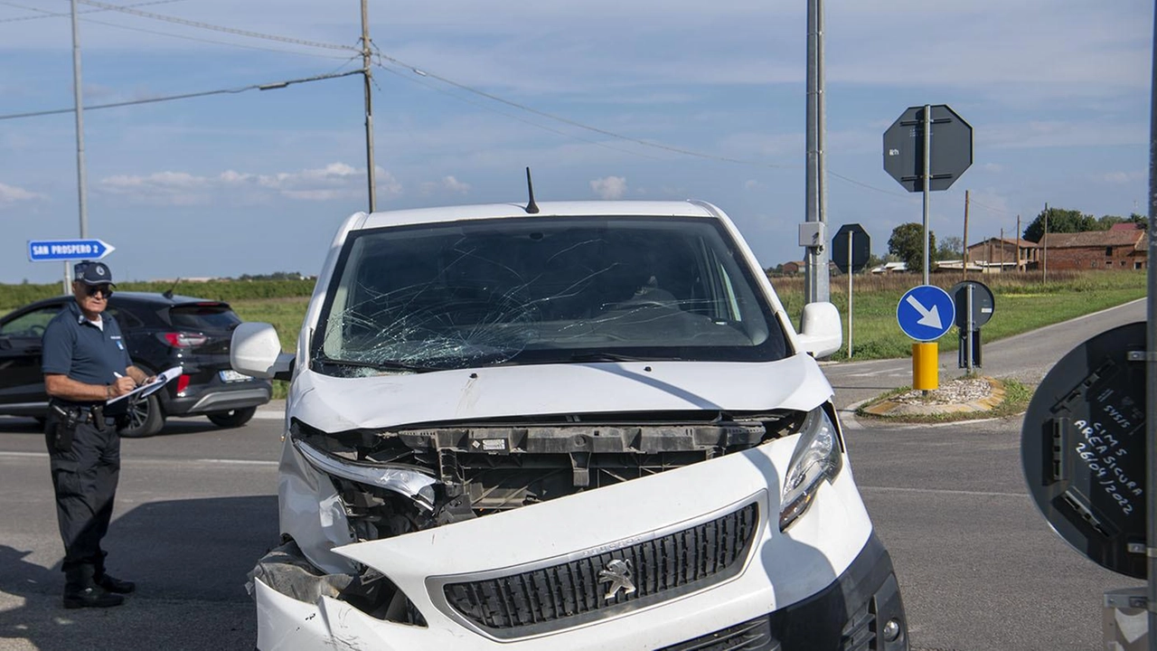 L’incidente è avvenuto all’intersezione con via Valverda