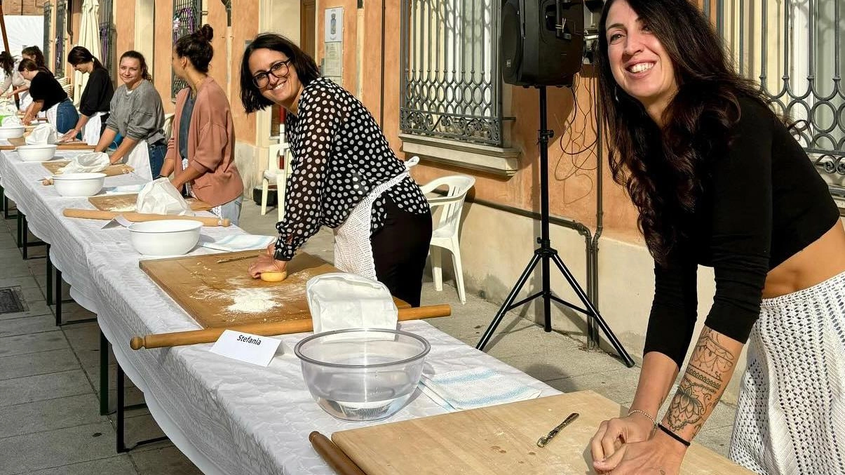 Il Gruppo Volontariato Primavera di Fabbrico ha celebrato i suoi 30 anni con un weekend solidale per la lotta contro i tumori, tra iniziative dell’Ottobre Rosa e mostre sulla storia e la creatività degli anziani. La comunità si è unita per sostenere la causa con giochi, cibo e partecipazione attiva.