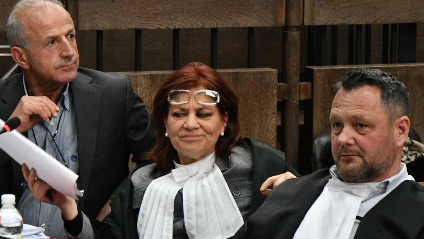 Da sinistra, l’imputato Daniele Severi, l’avvocata Maria Antonietta Corsetti, e l’avvocato Massimiliano Pompignoli, durante un’udienza del processo (Salieri)