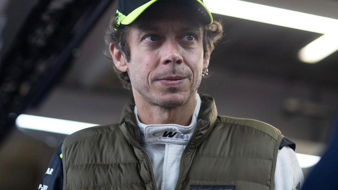 Valentino Rossi, dopo 10 anni non dimentica: “Marquez il pilota più sporco”