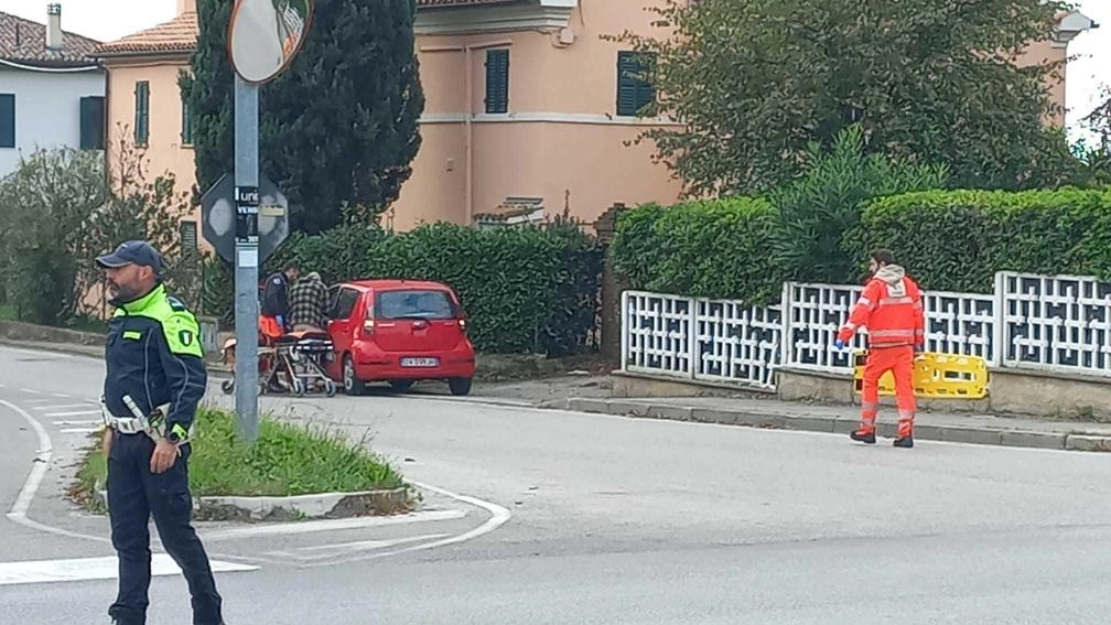 Nuovo incidente a Jesi coinvolge una bimba di tre anni. Due auto si scontrano, una donna ferita. Altri incidenti senza gravi conseguenze.