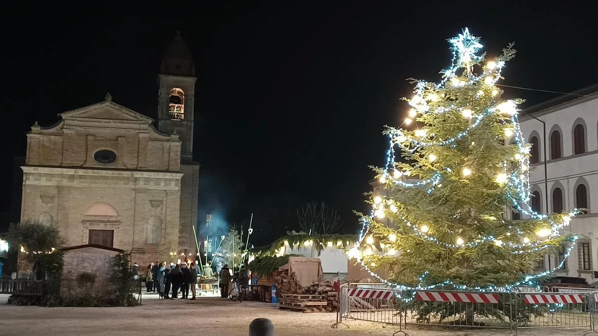 A Castrocaro Terme e Terra del Sole proseguono le iniziative delle feste. In piazza del Buonincontro continua ad ardere ‘a...