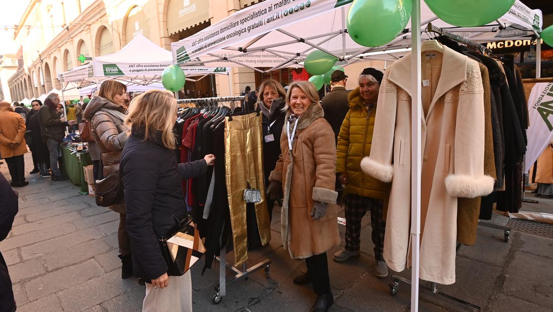 Torna il mercatino solidale della Fondazione Ant a Bologna: dove e quando