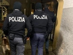 Controlli straordinari in città. La polizia identifica 51 persone