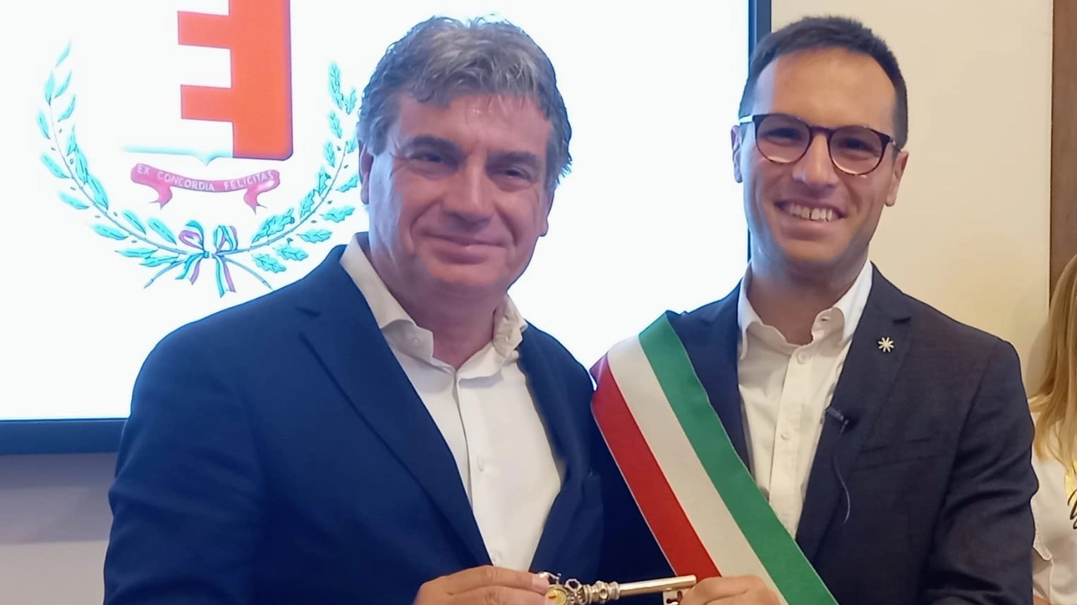 Fair play ieri in Comune con diversi esponenti del precedente esecutivo Il sindaco: “Quando Aguzzi subentrò a Carnaroli trovò le serrature cambiate”