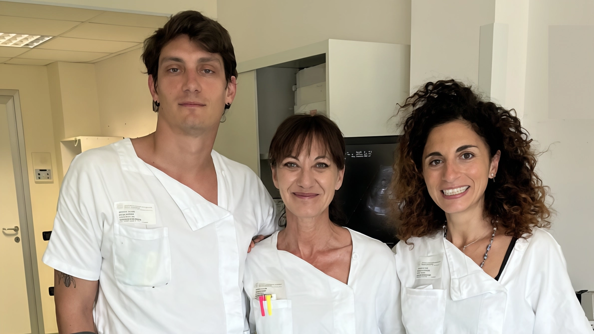 Da sinistra Andrea Cutini, Paola Tombesi, Francesca Di Vece. L’Unità operativa di ecografia interventistica dell’azienda ospedaliero-universitaria di Ferrara è diretta dalla dottoressa Paola Tombesi