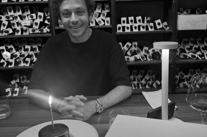 Valentino Rossi all'Osteria Francescana: nello scatto un prezioso regalo firmato Cartier