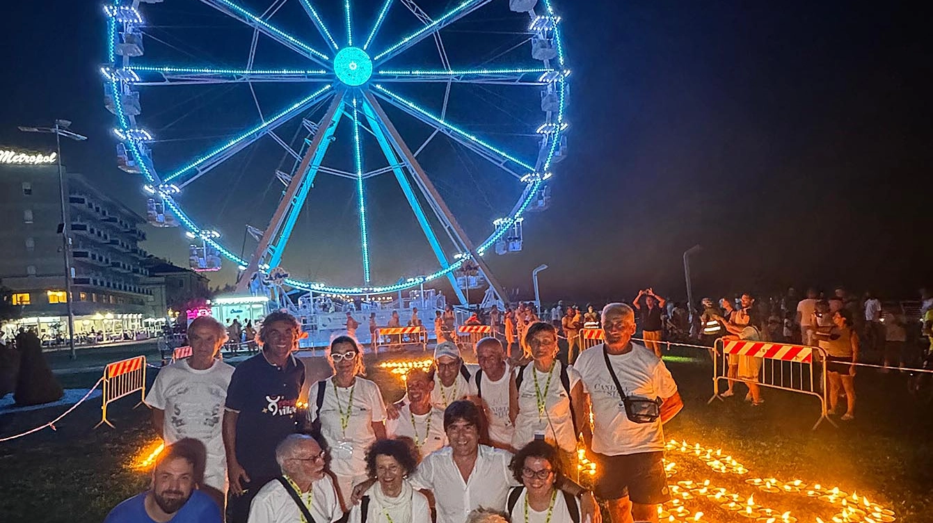 Tantissimi i partecipanti all'evento, più di mille le candele usate per la scritta alla Palla di Pomodoro. L’assessora Della Dora: “Ogni 10 agosto ceno con i miei amici sotto le stelle di San Lorenzo”