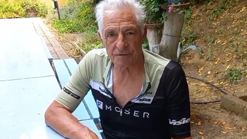 Francesco Moser, campione di ciclismo che da anni accompagna in Romagna i cicloturisti