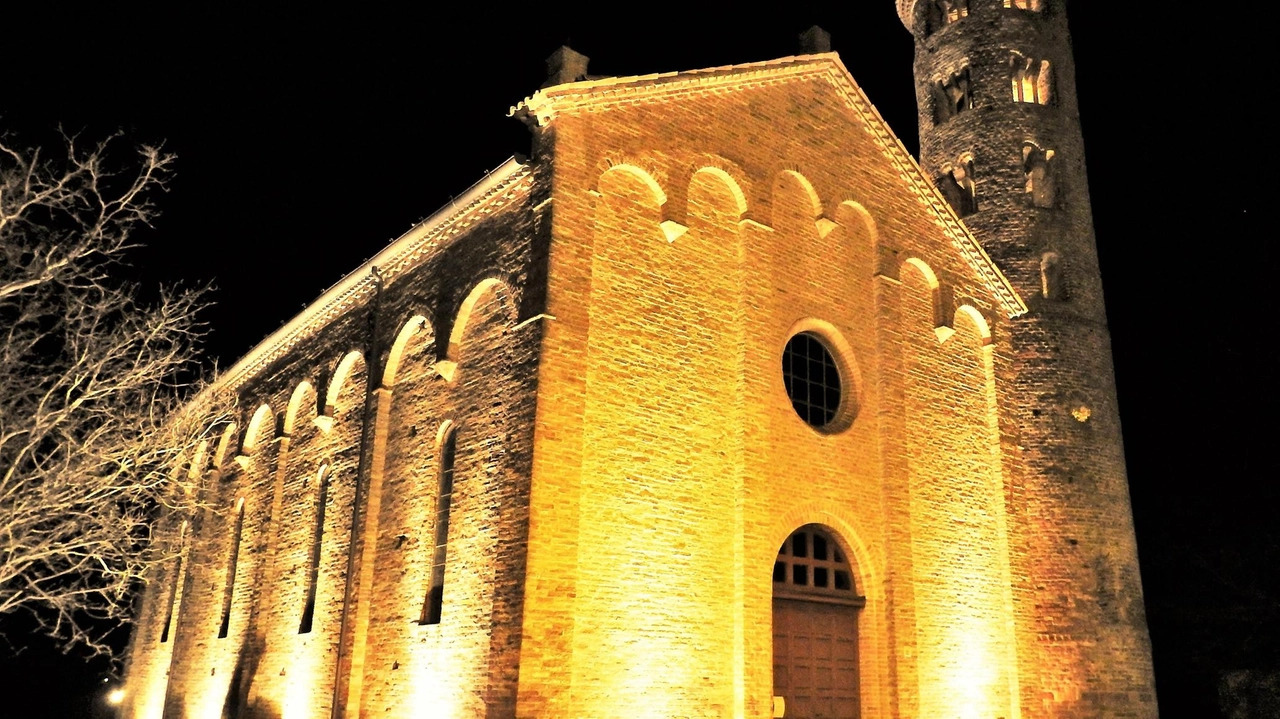 La Pieve di Campanile, complesso monumentale altomedievale a Santa Maria in Fabriago, sarà aperta al pubblico oggi dalle 15 alle 17 con visita guidata da don Gabriele Ghinassi. La struttura, risalente al VIII secolo, ha subito varie devastazioni nel corso dei secoli, ma è stata restaurata tra il 2003 e il 2005.