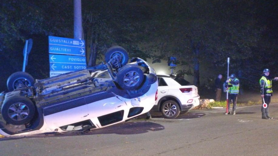 Schianto, si ribalta con l’auto. In ospedale il sindaco Carnevali