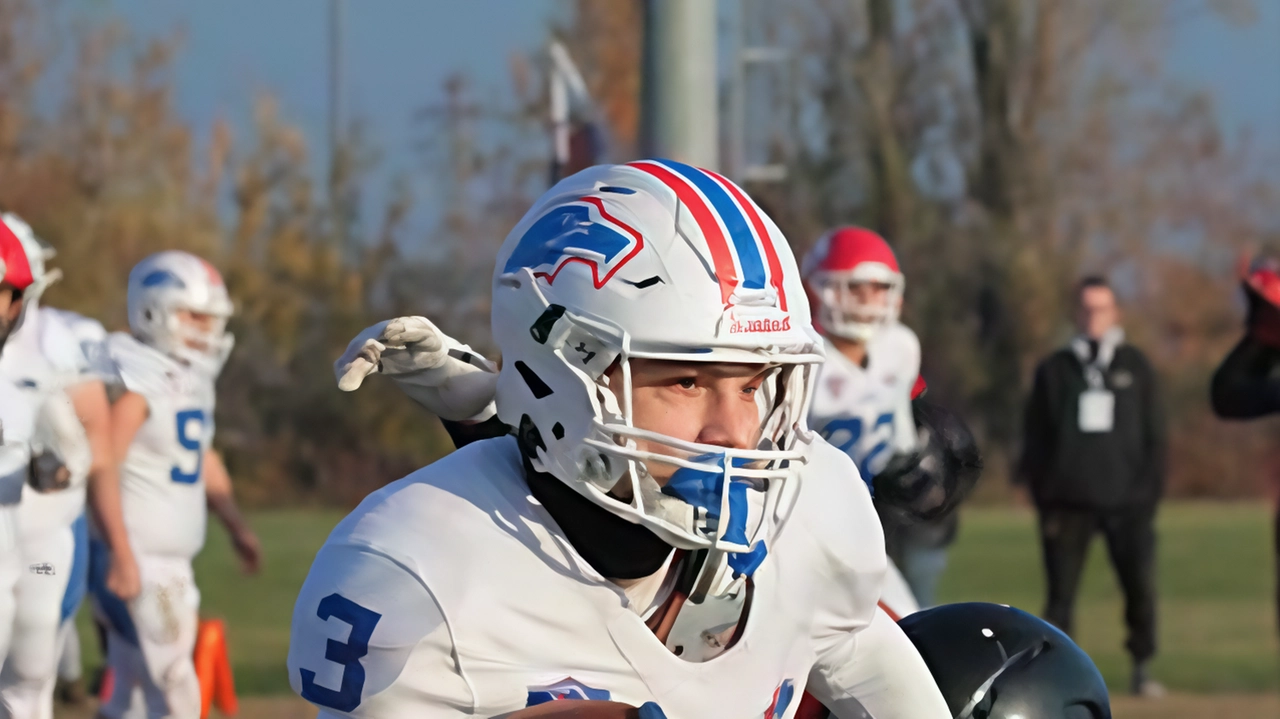 Vittoria convincente delle Open1 Aquile Ferrara contro i Wolverines Piacenza (36-14) in Coppa Italia. Prestazione solida e dominante, con alcuni errori da correggere. Prossimo match contro i Marines Lazio. I Duchi accedono ai playoff con una regular season perfetta.