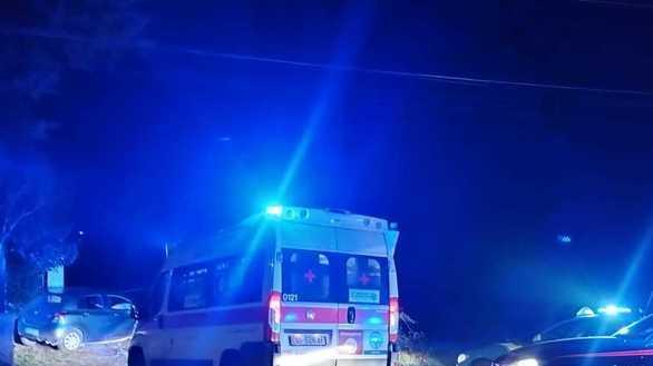 Auto contro un cancello. Quattro ragazzi feriti. Il conducente era ubriaco