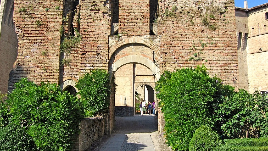 L'ingresso del castello di Montechiarugolo