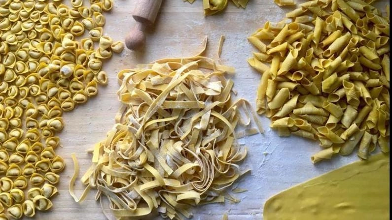 Dai tortellini ai maccheroni al pettine, l’attività è specializzata nei piatti della tradizione. "Siamo in cucina ogni mattina dall’alba" .