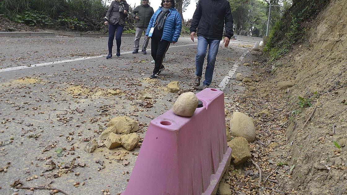 Perde una vasca di contenimento. Frana lunga 80 metri sul S.Bartolo