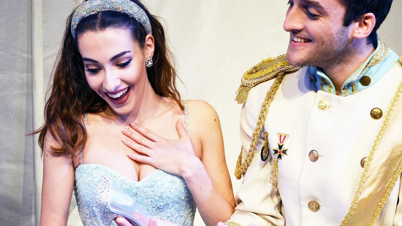 Una scena del musical ‘Cenerentola’ in programma il giorno dell’Epifania