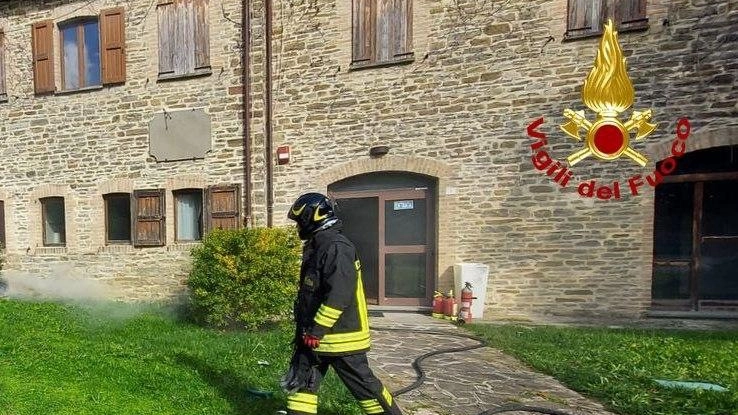 La struttura ricettiva accanto all’abbazia di Lamoli avrebbe riaperto domani. Una cooperativa stava finendo i lavori