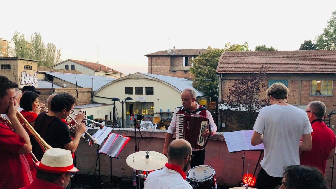 Un concerto dal. terrazzo: la musica sceglie un palcoscenico alternativo in una delle zone più difficili della città