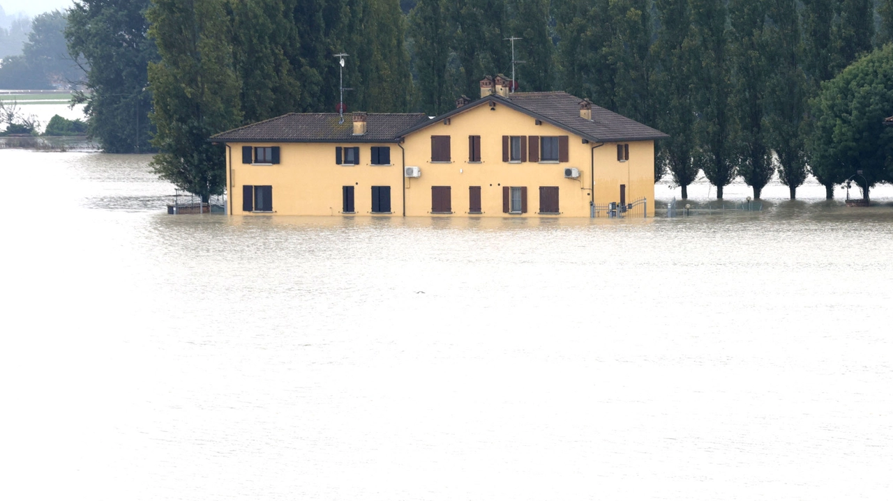 La situazione giovedì pomeriggio al ponte della Motta, nel Bolognese