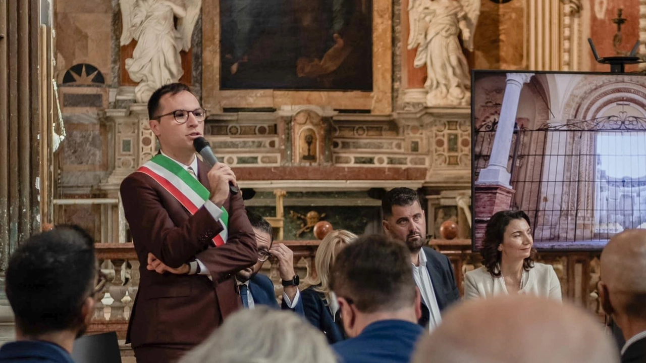 Confermate le aperture con l’ingresso dei gruppi, ma ieri la chiesa era di nuovo chiusa al libero accesso "Stiamo pensando di incaricare un operatore o dotare l’edificio di una bussola di vetro trasparente".