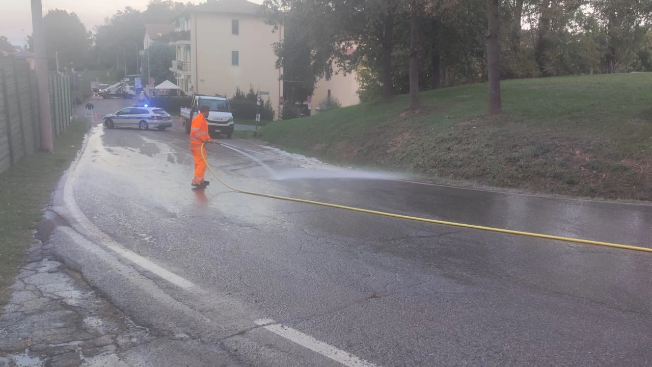 Le operazioni di pulizia della strada