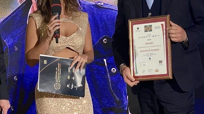 Francesco Palmieri premiato al Gran Galà del calcio. Il dirigente barese, prima di diventare ds, aveva già avuto modo di festeggiare lo scudetto della ‘sua’ Primavera