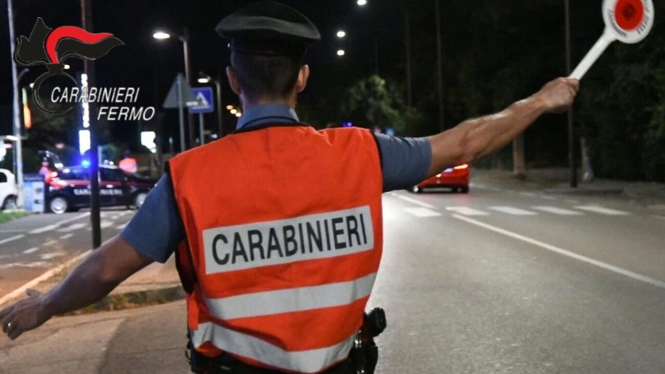 I carabinieri della Compagnia di Fermo impegnati nel posto di blocco