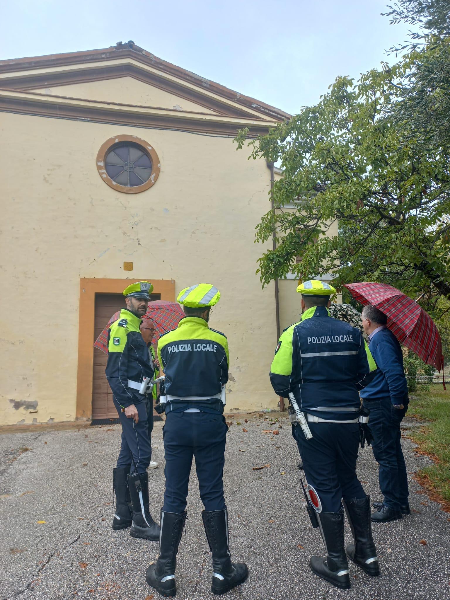 Jesi, prima il boato poi il crollo: la chciesa di Santa Lucia perde la croce