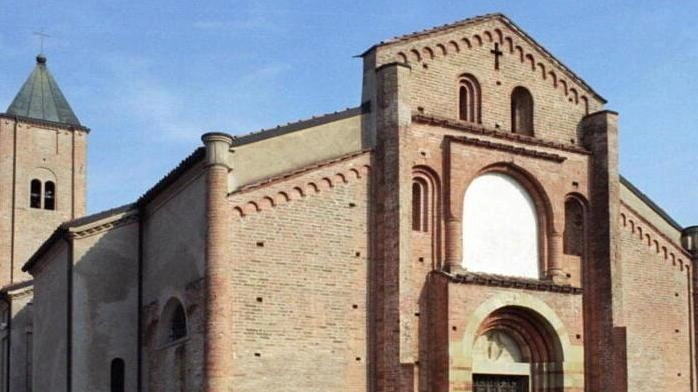 Dal 6 al 12 settembre si tiene la sagra del Santissimo Nome di Maria a Fosdondo, Correggio. Eventi culturali, gastronomici e religiosi animano la settimana, culminando con una processione e una festa benefica a San Martino Piccolo.