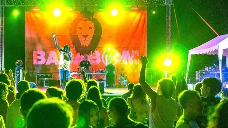 Il Bababoom Festival a Marina Palmense propone un evento musicale con Lion D e Labo Sound il 14 agosto. Ingresso con sottoscrizione per sostenere il progetto del festival. Contatti: info@bababoomfestival.it, 3283338971.