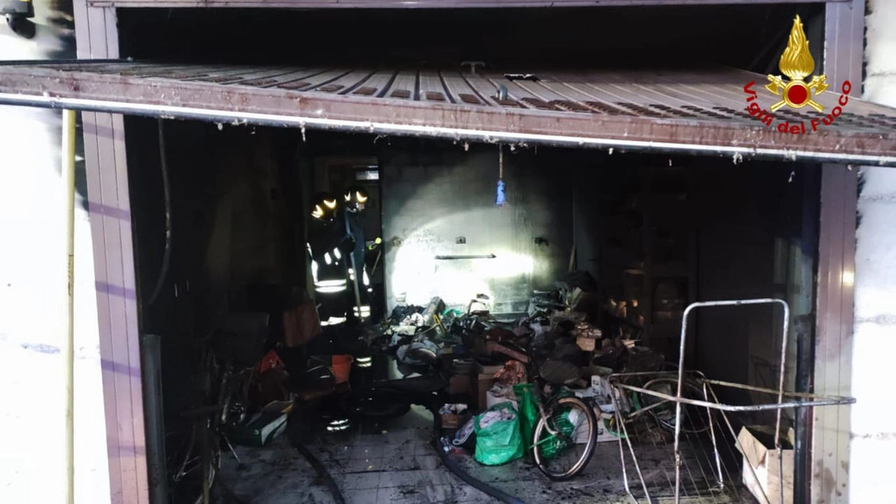 Anziana muore nell'incendio della propria abitazione: le fiamme sono partite dal garage