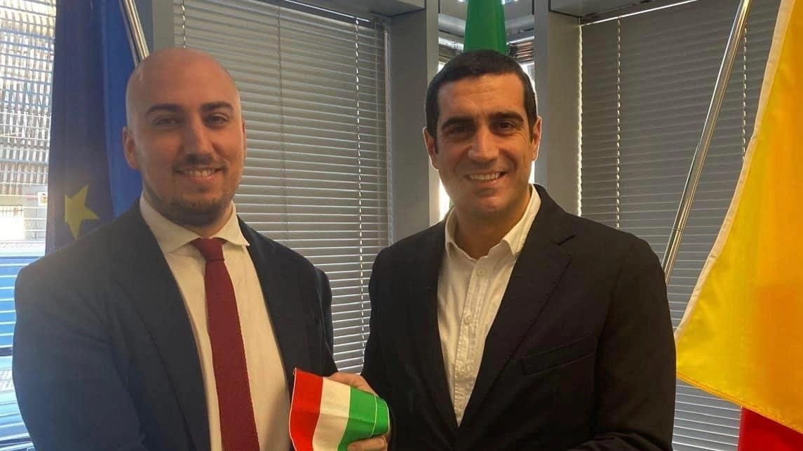 "Sono stati anni meravigliosi, sono orgoglioso di consegnare la fascia tricolore a Fabio Sbaraglia". Con queste parole ieri pomeriggio Michele...