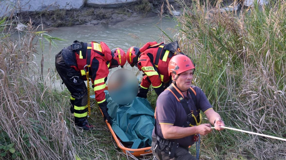 Il cadevere dell’immigrato marocchino recuperato nel fiume Uso