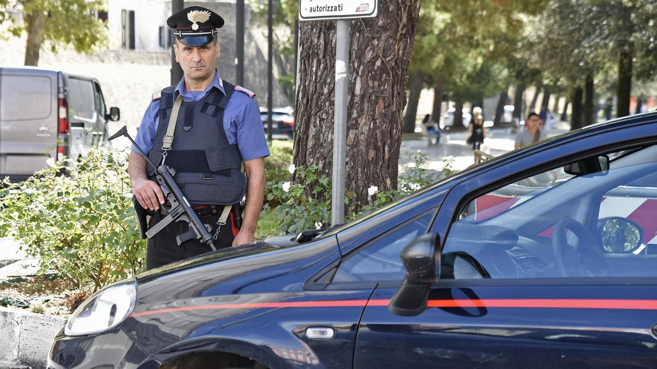 I carabinieri in azione durante un servizio di controllo