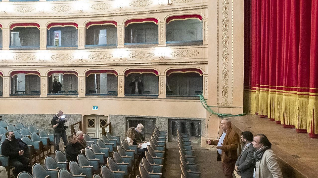 Lo storico teatro Rossini pesantemente danneggiato dall’alluvione. Vanno avanti i lavori