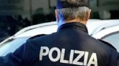 Rapina in appartamento armati di coltello