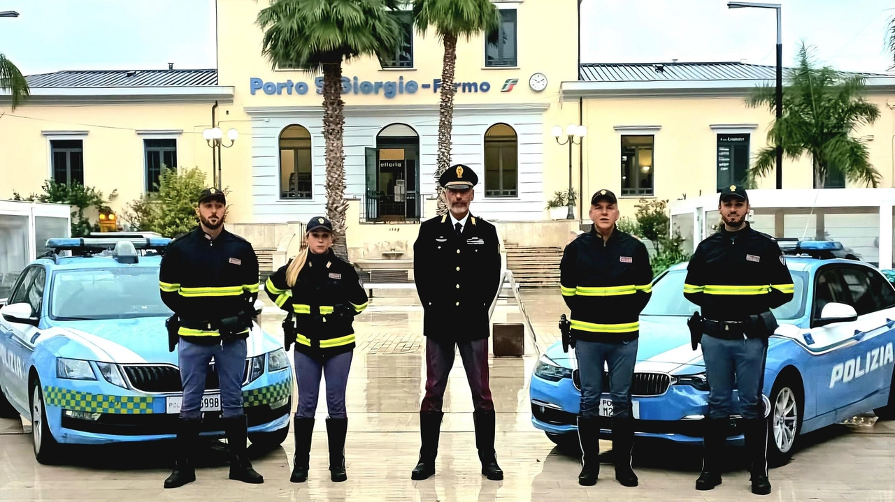 La Polizia di Stato sensibilizza a Porto San Giorgio sulla guida sicura per ridurre incidenti stradali. Iniziative positive e diminuzione di incidenti mortali nel tratto autostradale.