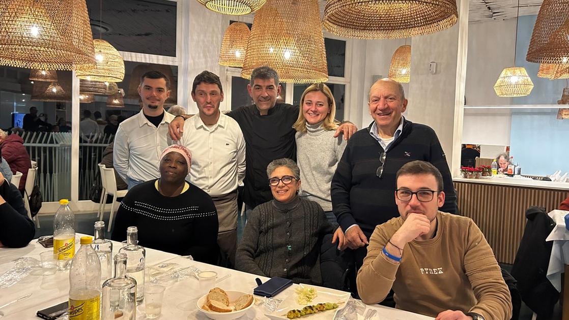 Rinunciano ai regali per donare ai poveri una cena al ristorante