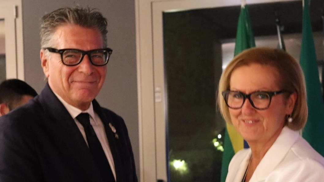 Il presidente dei Lions Michele Iannuzzi insieme con la governatrice distrettuale Patrizia Campari