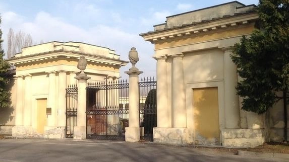 "Cimiteri nel degrado? Sono solo invenzioni"