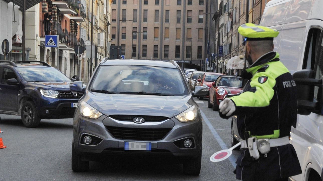 Corso Cavour e Cairoli, caos traffico: "Quasi 300 multe da inizio anno"