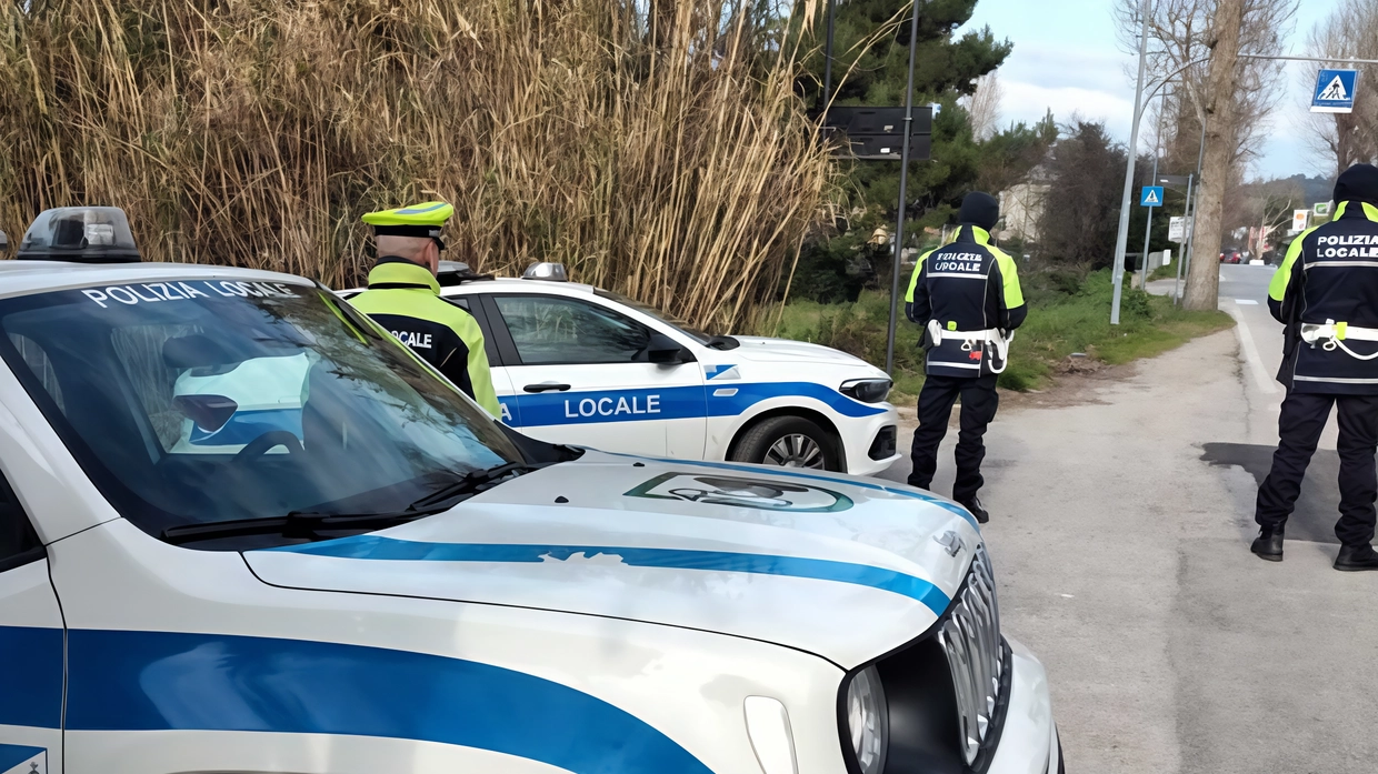 I controlli della Polizia locale falconarese che è impegnata anche fuori dalla città per alcune indagini