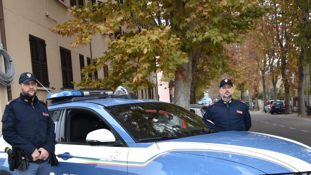 Droga, blitz del commissariato. Giovani denunciati per spaccio