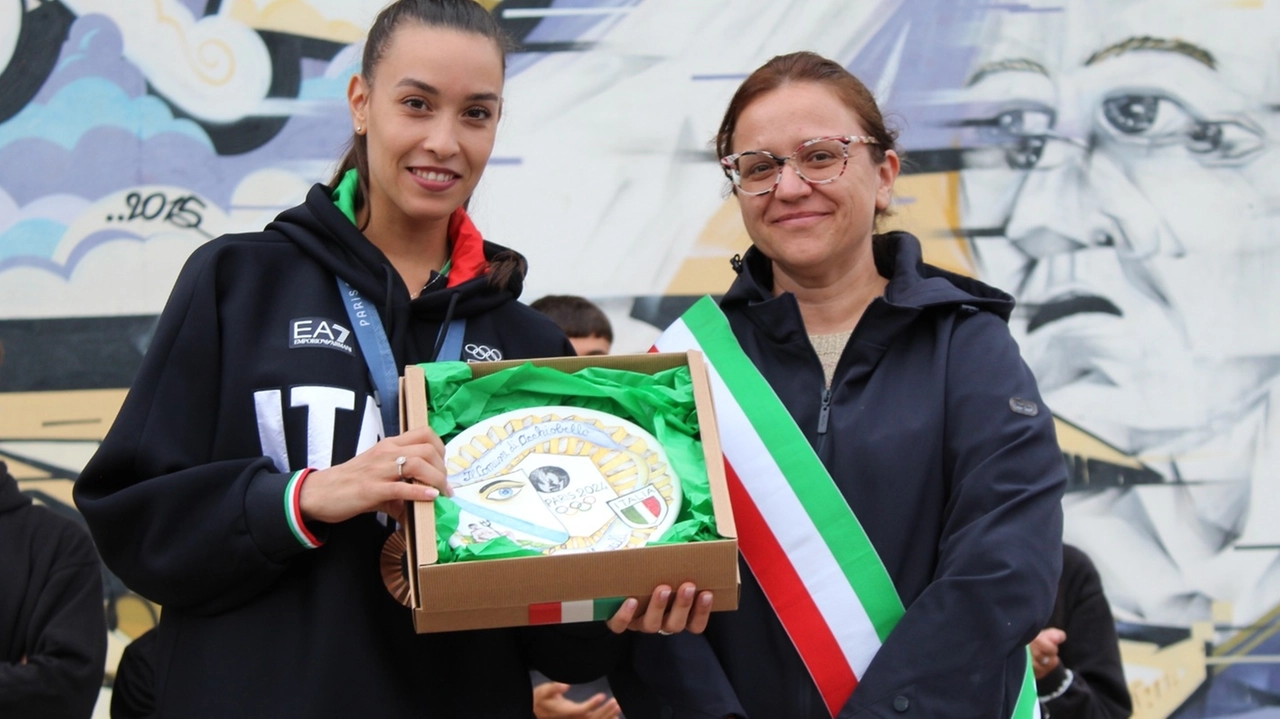 Alessia Maurelli e la sindaca Irene Bononi