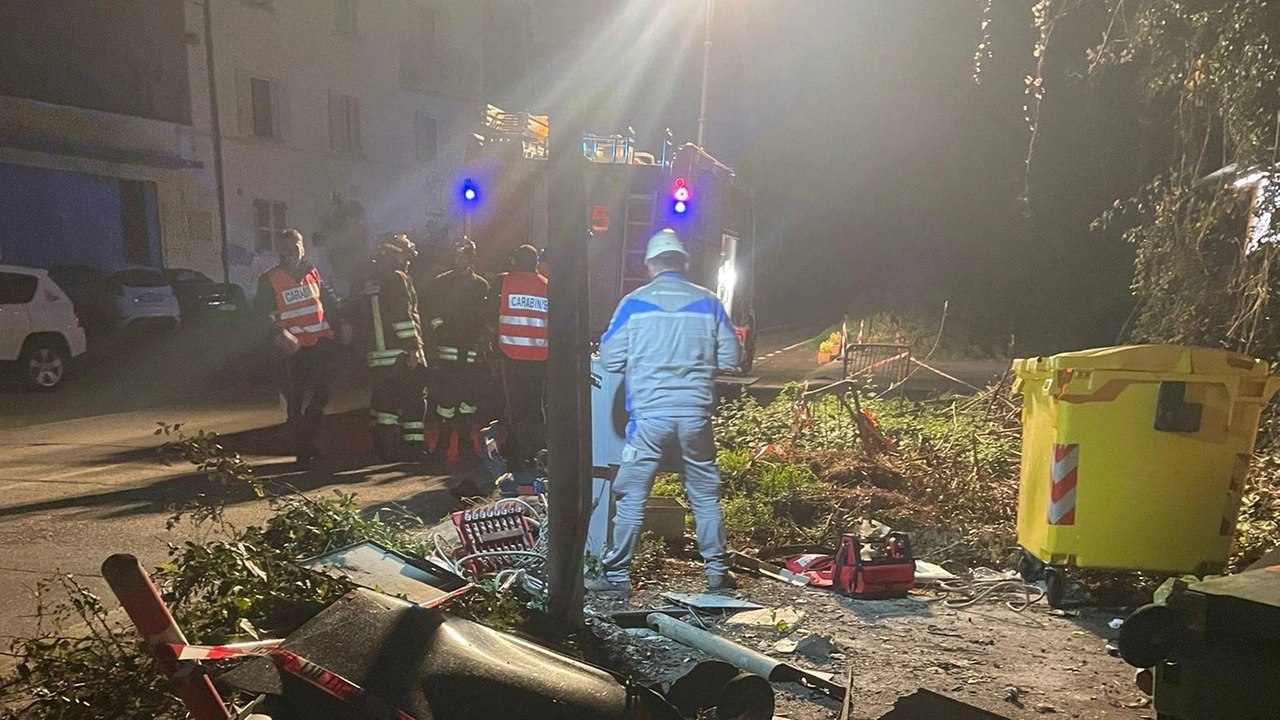 Perde il controllo dell’auto e si schianta contro un albero. L’incidente è avvenuto nella notte tra venerdì e sabato, lungo...