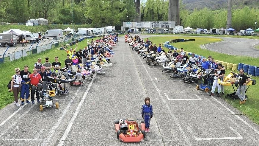 Vecchie e nuove glorie del kart si sfidano sulla pista di Rioveggio