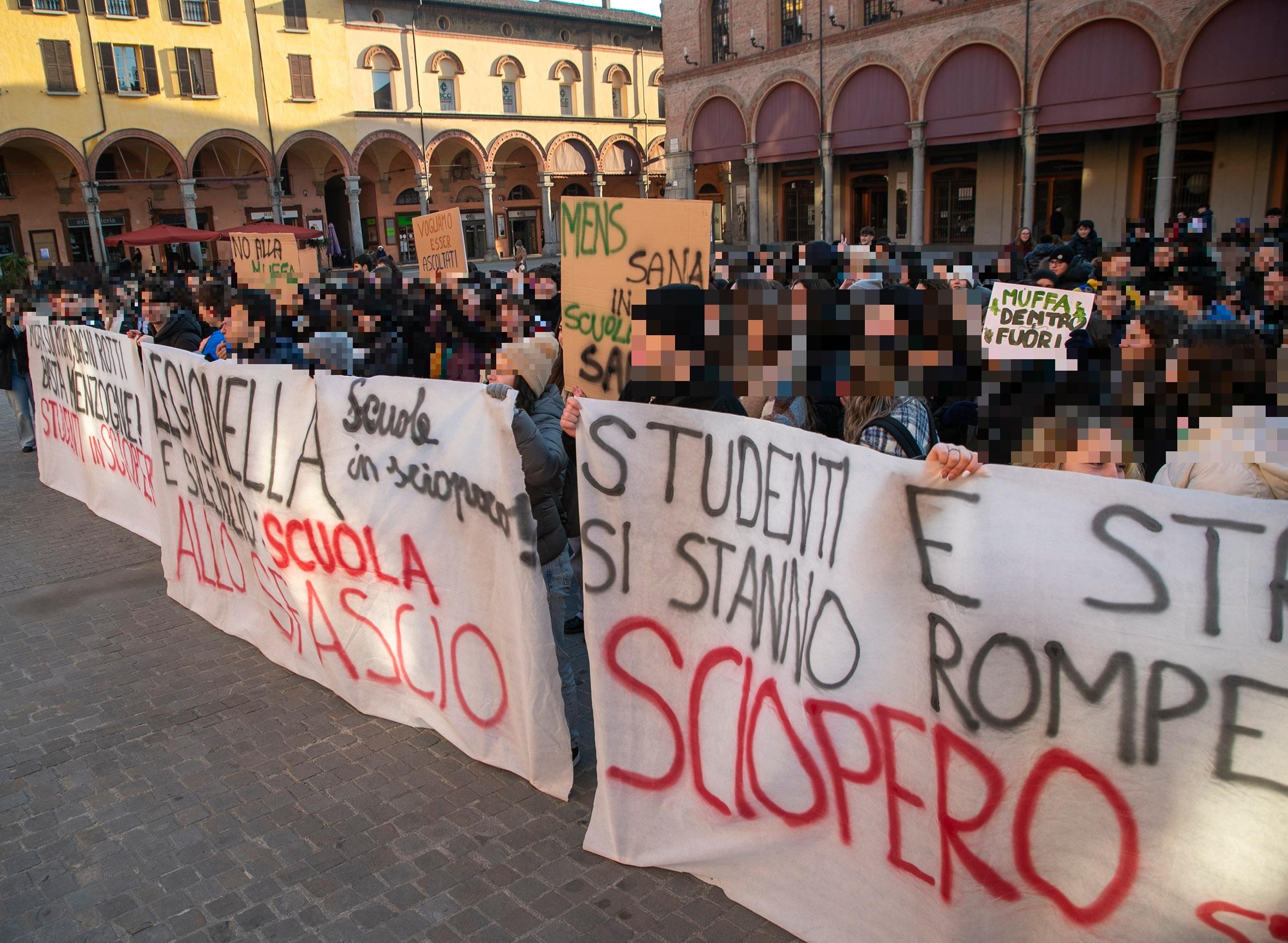 Scuola a Imola, la protesta degli studenti arriva al sindaco: “Passi avanti”